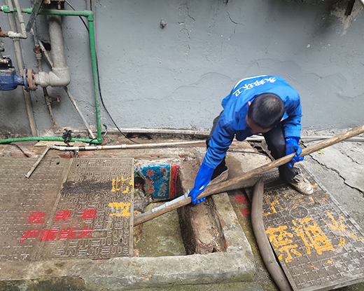 贺兰清掏化粪池